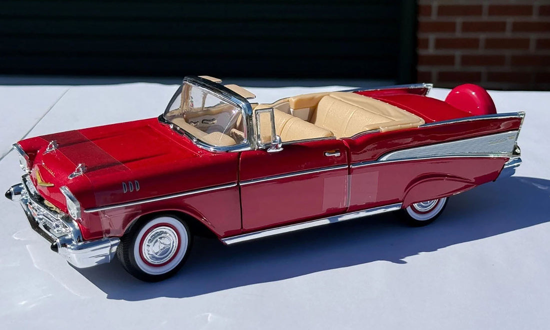 Lucky Diecast – Chevrolet Bel Air Convertible 1957 – Rouge – 1:18 – 92108R