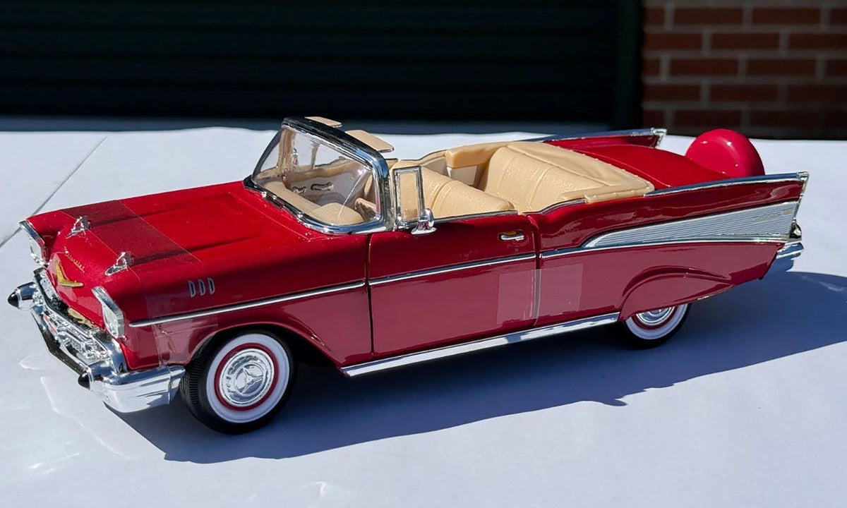 Lucky Diecast – Chevrolet Bel Air Convertible 1957 – Rouge – 1:18 – 92108R