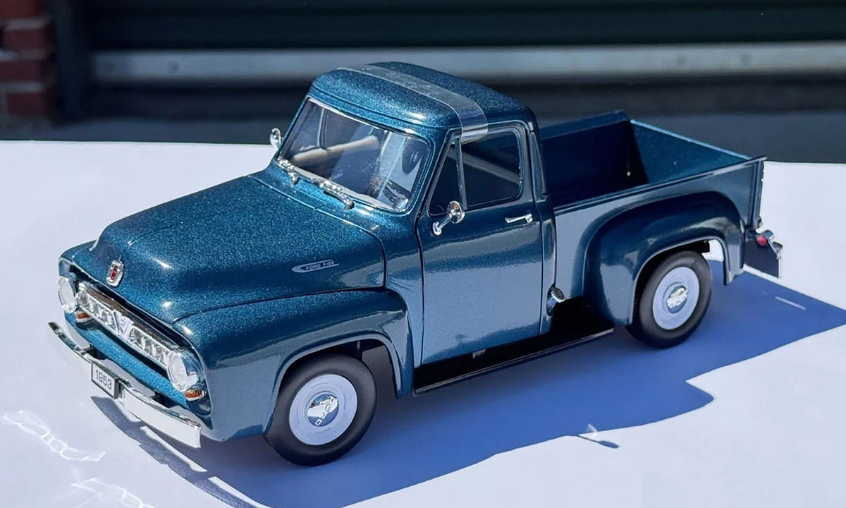 Lucky Diecast – 1953 Ford F-100 Pick Up – Blue – 1:18 – 92148DB
