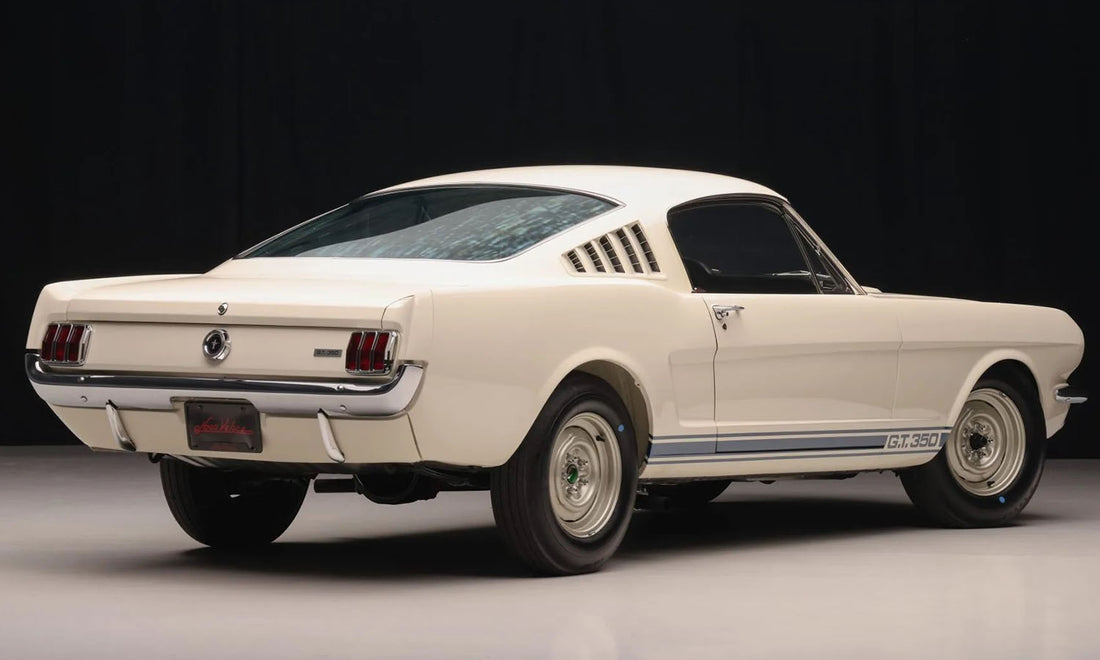 Ford Mustang Shelby GT350 "Snake on a plane"