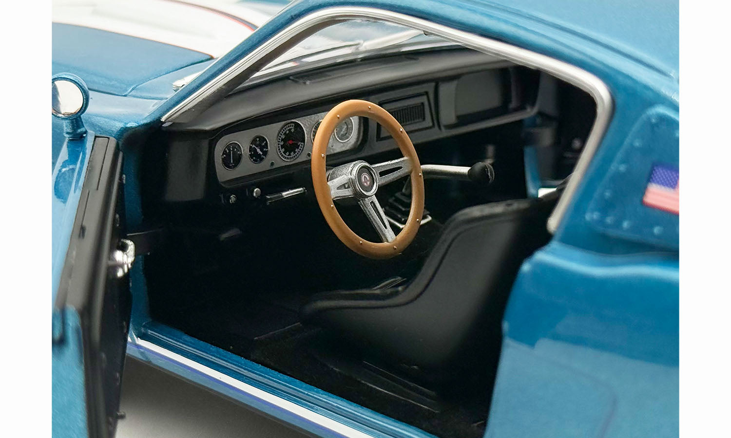 (PRE-ORDER 2026) 1965 Shelby GT350R - Crazy Horse USA