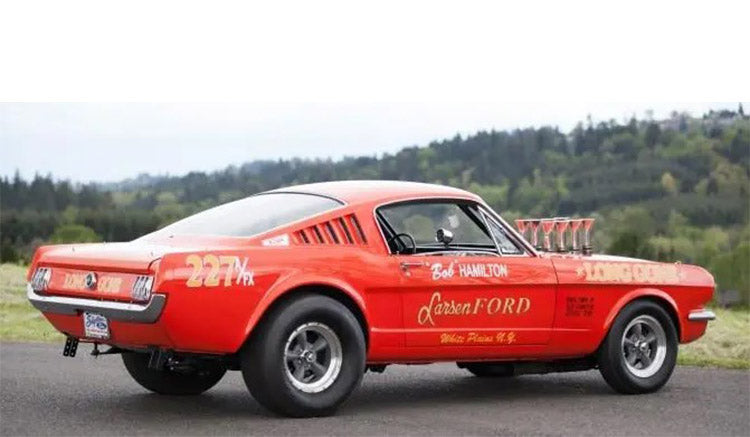 (PRE-ORDER 2027) ACME 1:18 Ford Mustang A/FX “Long Gone” 1965 Rouge – Édition Limitée – A1801898