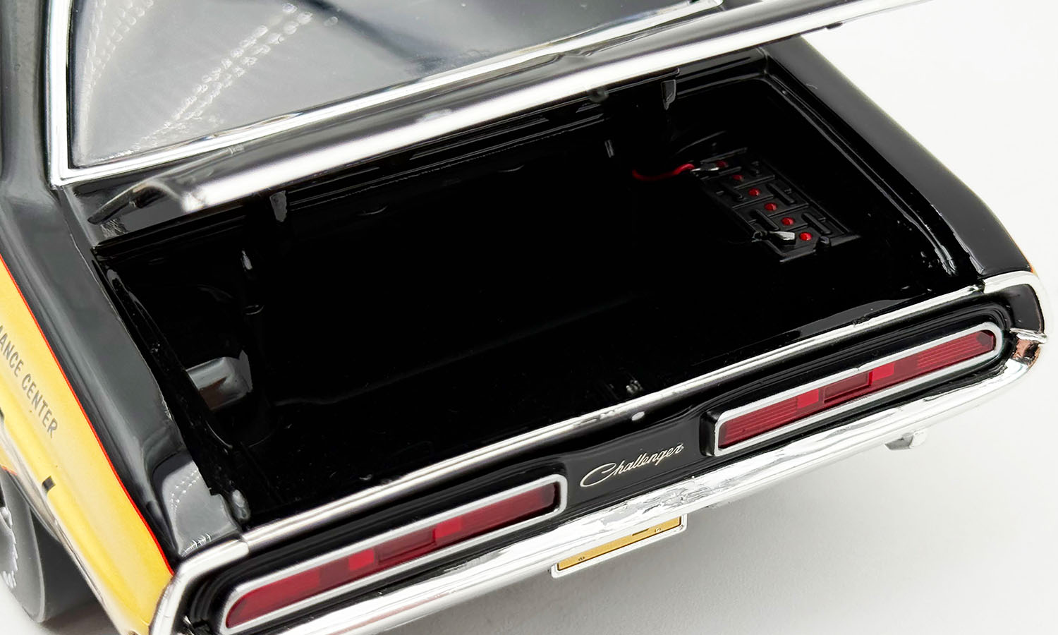 (PRE-ORDER 2026) 1971 Dodge Challenger - Motown Missile