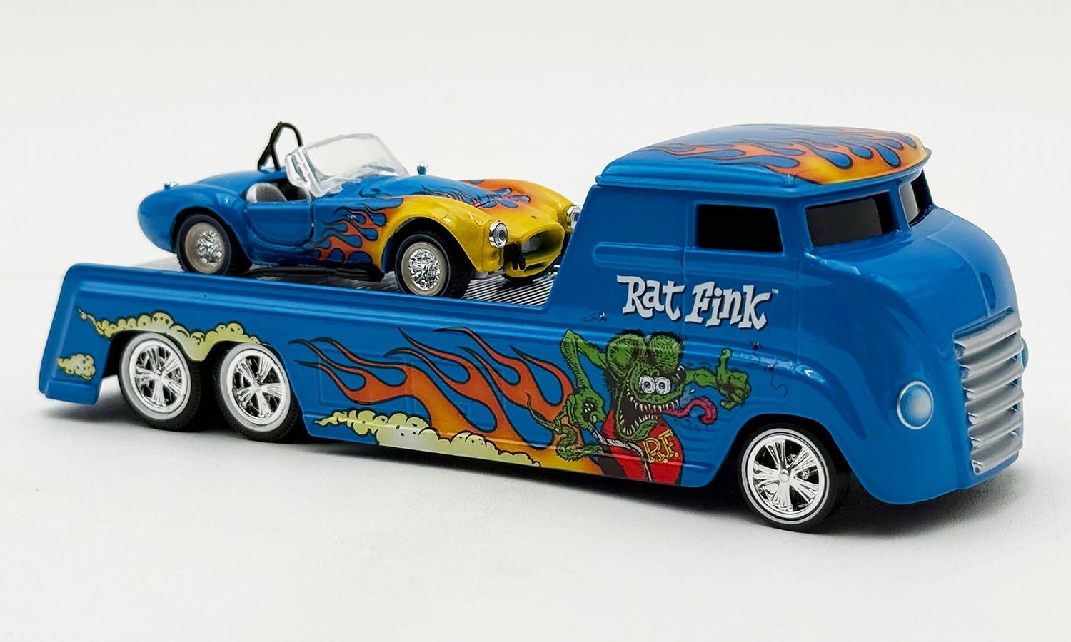 (PRE-ORDER Hiver/Winter 2026) 1/64-Rat Fink Hauler with Cobra Super Snake
