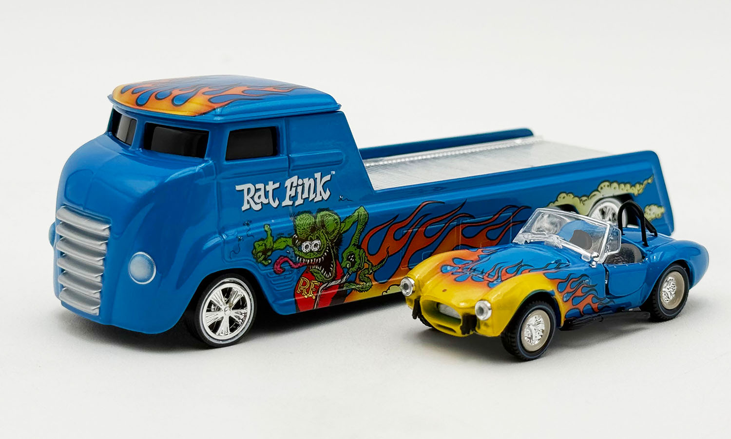 (PRE-ORDER Hiver/Winter 2026) 1/64-Rat Fink Hauler with Cobra Super Snake