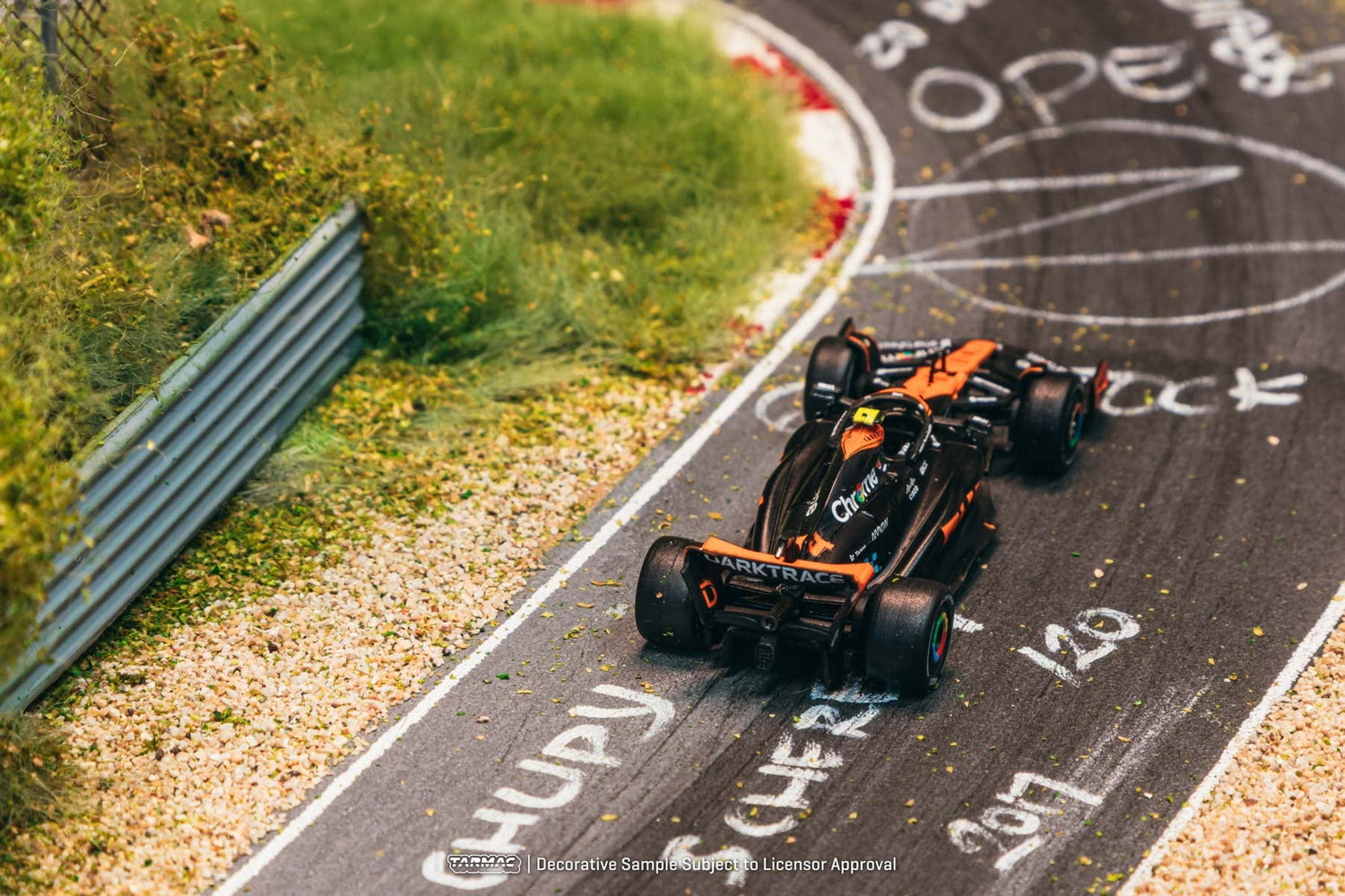 McLaren MCL60 Japanese Grand Prix 2023 Lando Norris 1:64 – Tarmac Works Global64 T64G-F070-LN3