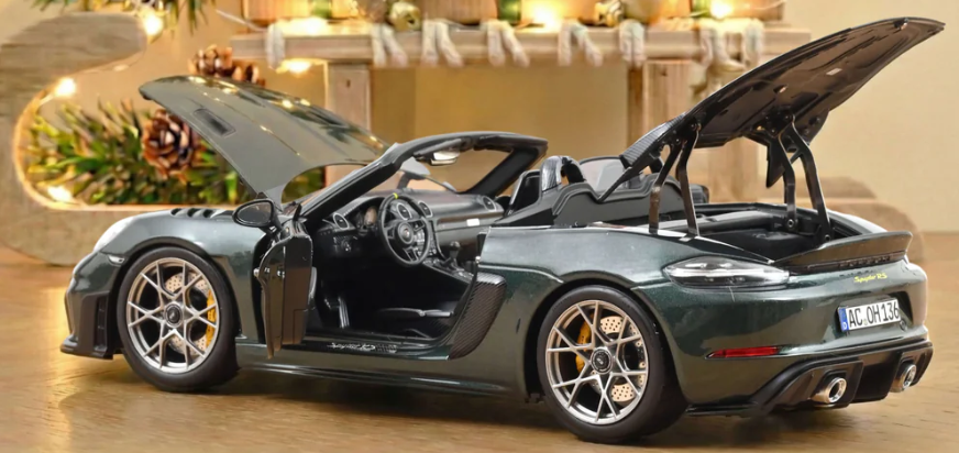 2023 Porsche 718 Spyder RS Weissach Pack (Forest Green)