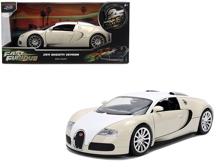 Bugatti Veyron blanche et beige 2011 - Fast &amp; Furious 25 Years