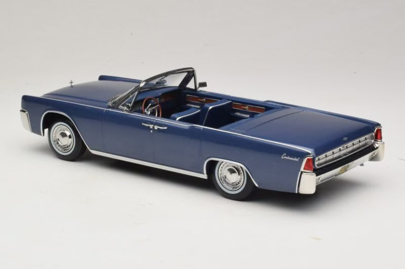KK-Scale 1:18 Lincoln Continental décapotable 1963 bleu métallisé – La Défense Lincoln – KKDC181522