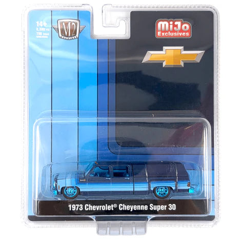 CHASE CARS-1973 Chevrolet Cheyenne Super 30 Dually with Camper Shell - Blue (M2 Machines 39000-MJS04)