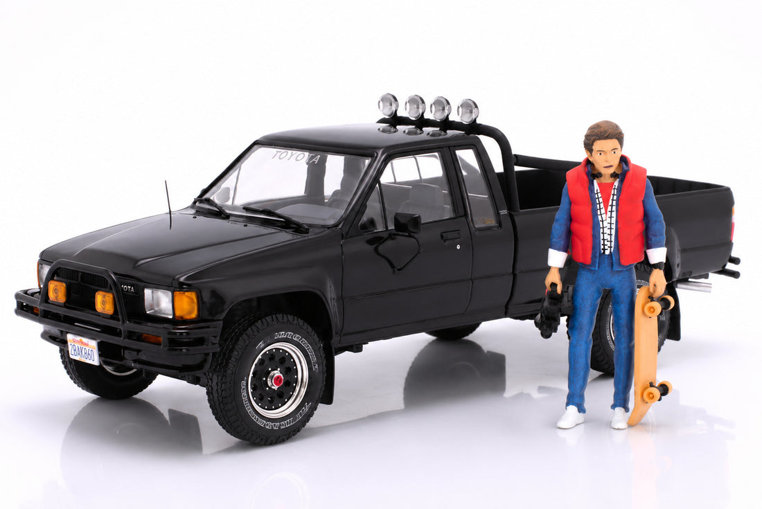 KK Scale 1:18 Toyota Hilux SR5 Xtra Cab 4x4 1985 Noir Back to the Future Part II + Figurine Marty McFly KKDC181565-KKFIG024