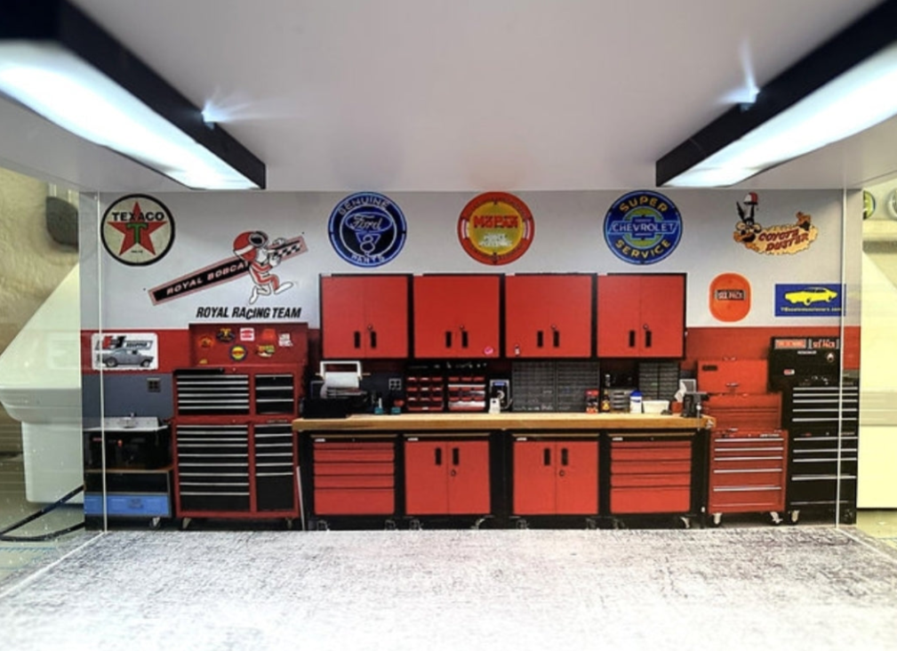 Muscle Car Garage Diorama 1:18