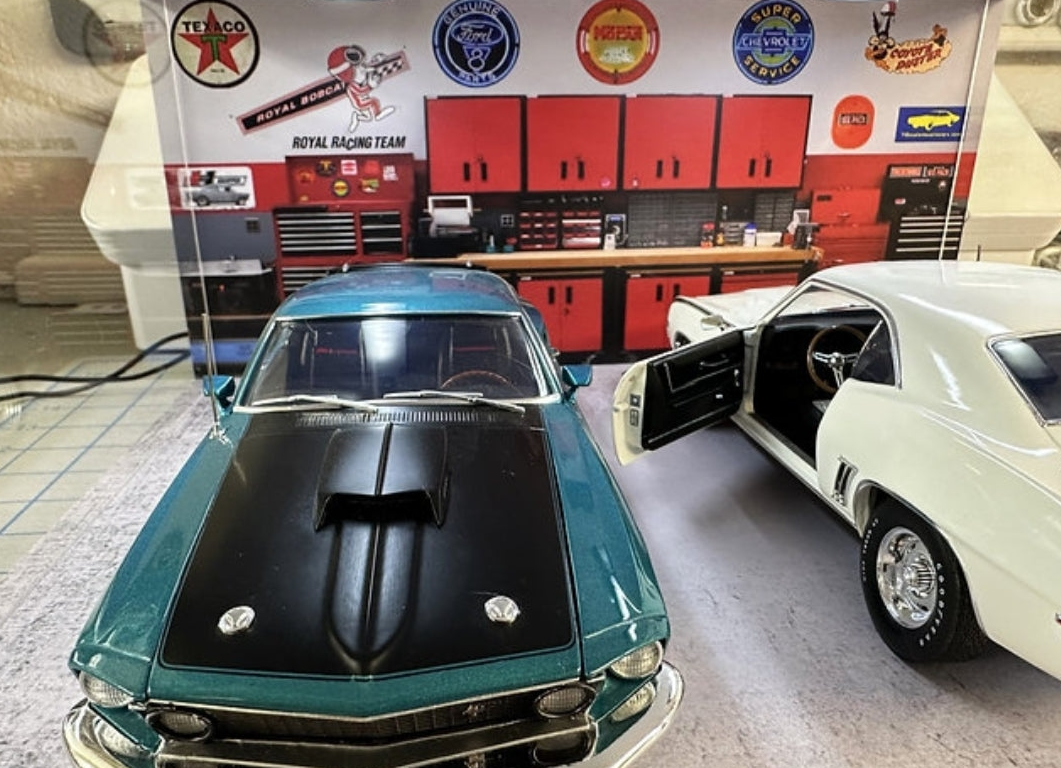 Muscle Car Garage Diorama 1:18
