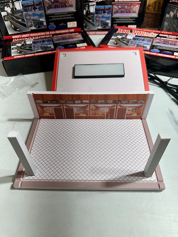 (Échelle-Scale 1:64 Diorama) YCID-Mr. Norms Grand Spaulding Dodge Dealership Showroom