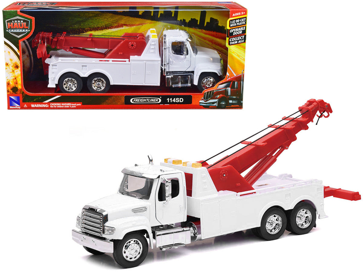 Freightliner 114SD Tow Truck