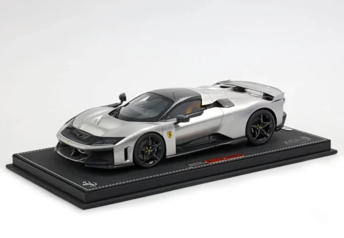 BBR Models Ferrari F80 2024 avec jantes en carbone et vitrine 1:18 – P18253E-VET