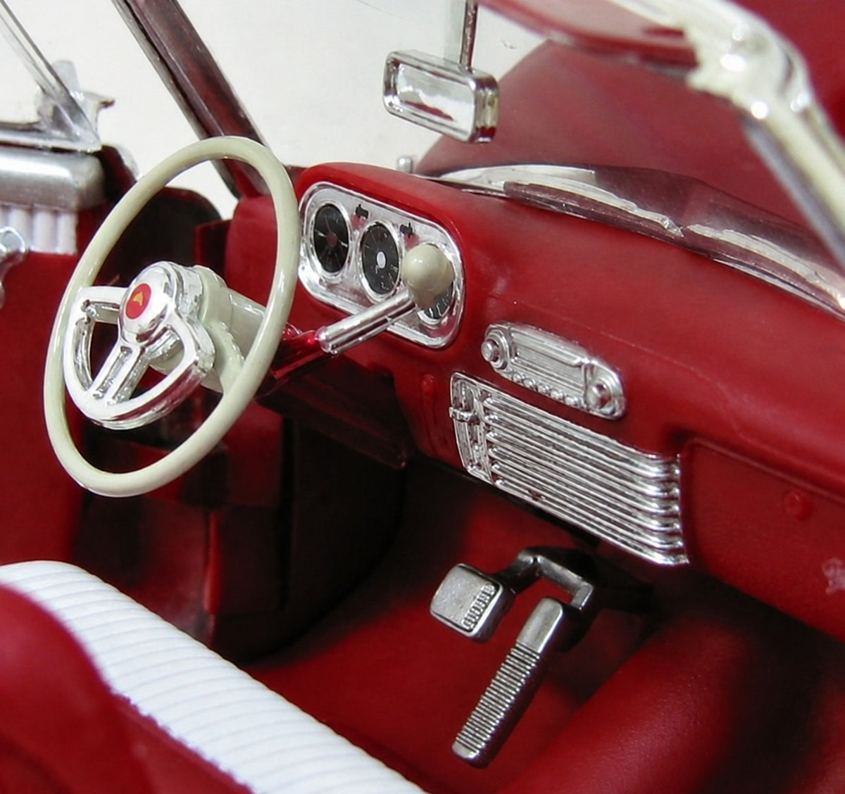 Lucky Die Cast 1:18 Packard Caribbean Cabriolet 1953 – Bourgogne – 92798BUR