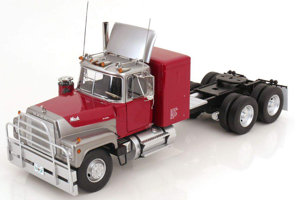 1974 Mack RL700L (Red/Silver)  1:18 *Voir Note-*See Notes