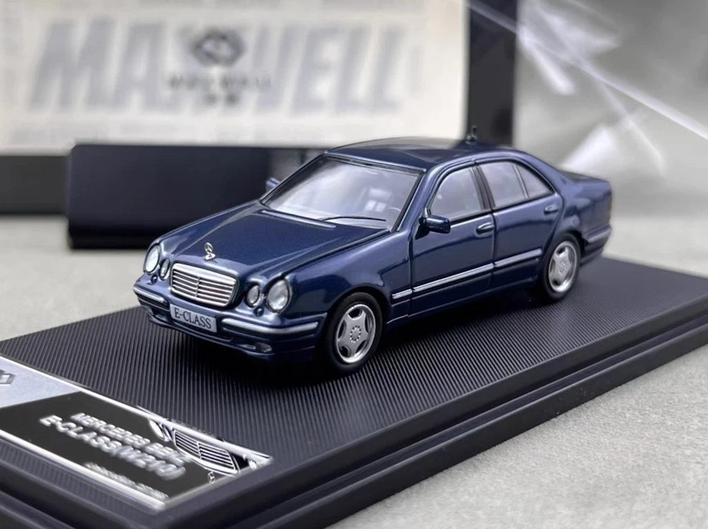 Maxwell Model 1:64-Mercedes-Benz E320 w210 Blue  MW640035