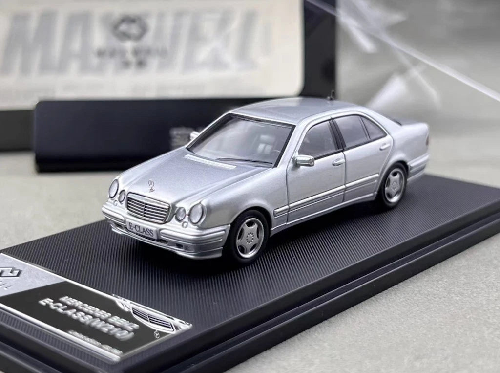 Maxwell Model 1:64-Mercedes-Benz e230 w210 Silver  MW640033