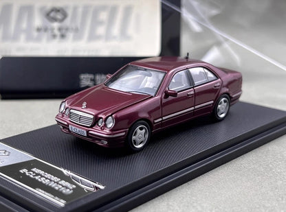 Maxwell Model 1:64-Mercedes-Benz E320 w210 Red  MW640034