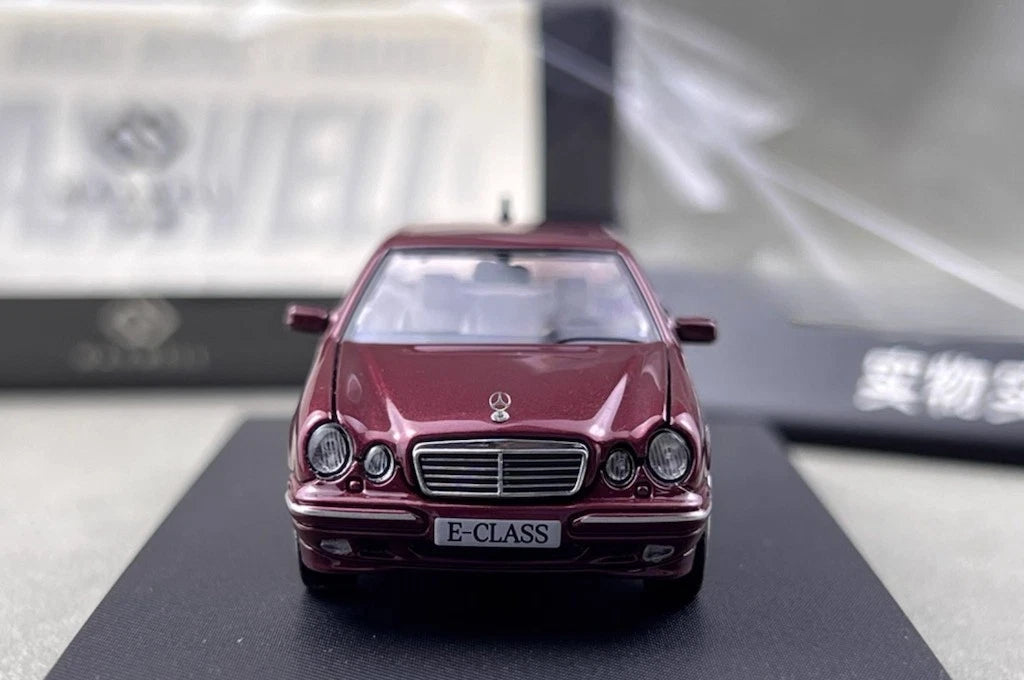 Maxwell Model 1:64-Mercedes-Benz E320 w210 Red  MW640034