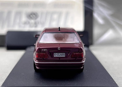 Maxwell Model 1:64-Mercedes-Benz E320 w210 Red  MW640034