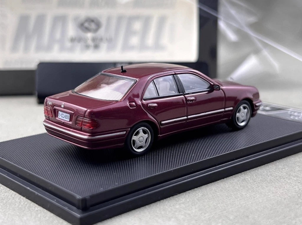 Maxwell Model 1:64-Mercedes-Benz E320 w210 Red  MW640034