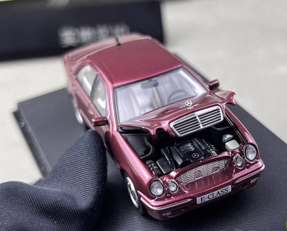 Maxwell Model 1:64-Mercedes-Benz E320 w210 Red  MW640034