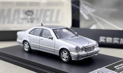 Maxwell Model 1:64-Mercedes-Benz e230 w210 Silver  MW640033