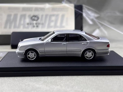 Maxwell Model 1:64-Mercedes-Benz e230 w210 Silver  MW640033
