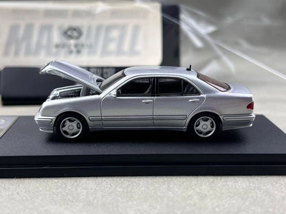 Maxwell Model 1:64-Mercedes-Benz e230 w210 Silver  MW640033