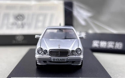 Maxwell Model 1:64-Mercedes-Benz e230 w210 Silver  MW640033