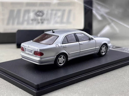 Maxwell Model 1:64-Mercedes-Benz e230 w210 Silver  MW640033