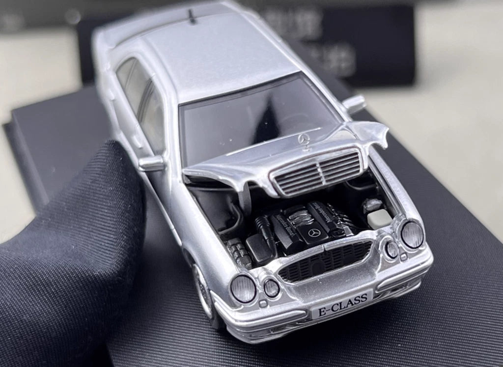 Maxwell Model 1:64-Mercedes-Benz e230 w210 Silver  MW640033
