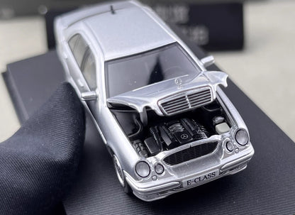 Maxwell Model 1:64-Mercedes-Benz e230 w210 Silver  MW640033