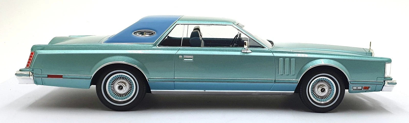 Lincoln Continental Mark V - Met. Blue