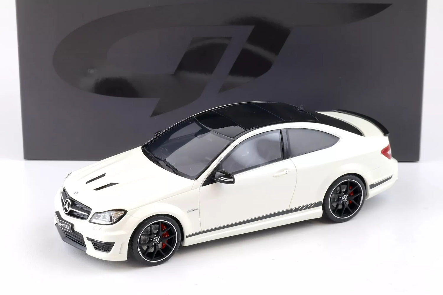 AUTOart Mercedes-Benz C63 AMG 1:18 ホワイト 1/18 AUTOart Mercedes-Benz C-Class W204 C63 AMG (White