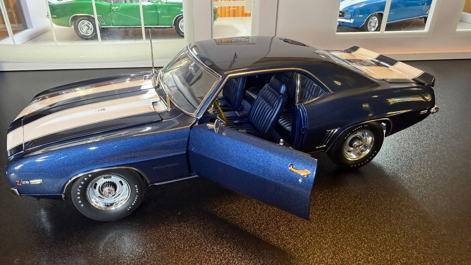 1969 Camaro Rally Sport Z/28 Dusk Blue (Limitée à 302 unités seulement-Limited to 302 units only)