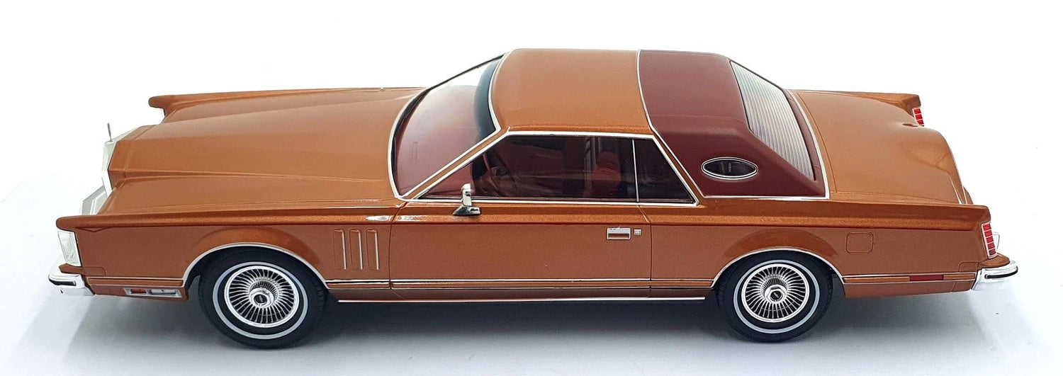 Lincoln Continental Mark V Met. Crystal Apricot