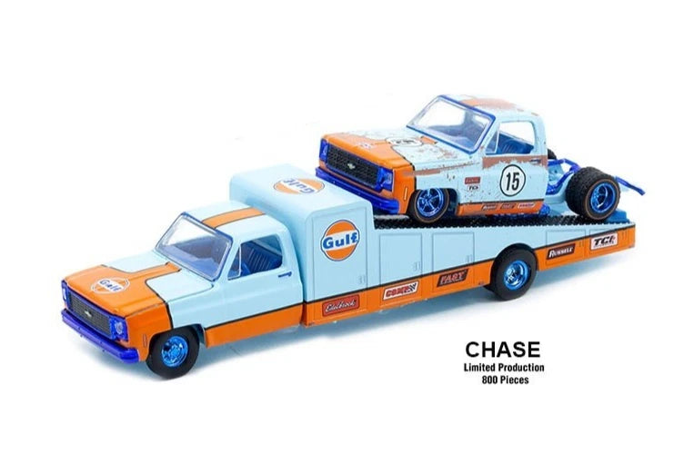 CHASE CARS-1973 Chevrolet C30 Ramp Truck w/1978 Chevrolet Silverado 10 Bedless &quot;Gulf&quot; (M2-machines-39200-MJS07)