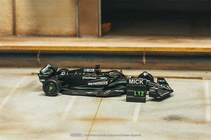 TARMAC WORKS GLOBAL64 1/64-Mercedes-AMG F1 W14 E Performance Spanish Grand Prix Tyre Testing 2023 Mick Schumacher