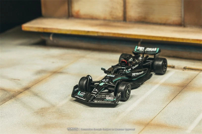 TARMAC WORKS GLOBAL64 1/64-Mercedes-AMG F1 W14 E Performance Spanish Grand Prix Tyre Testing 2023 Mick Schumacher