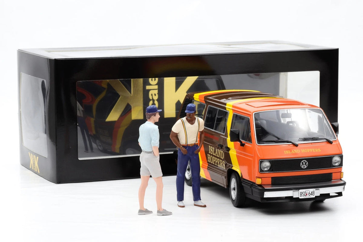 KK Scale 1:18 Magnum P.I. Volkswagen T3 Minibus Multivan Island Hoppers 1987 + Thomas &amp; Theodore Calvin (T.C.) – Ensemble 3 pièces – KKDC180993 / KKFIG031 / KKFIG055