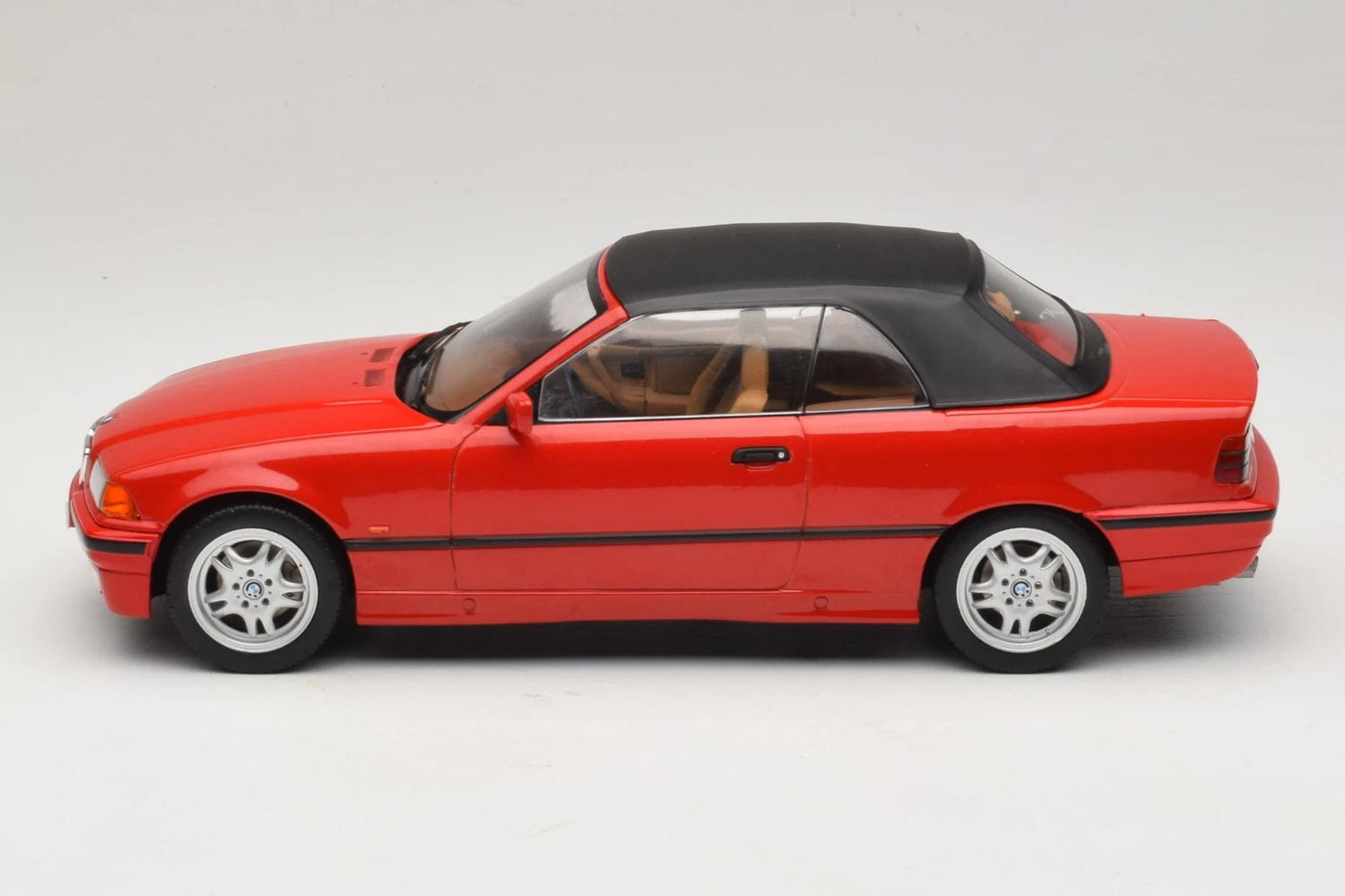 MCG 1/18"-BMW (E36) Alpina B3 3.2 Cabriolet 1996 —(Rouge)  MCG18317