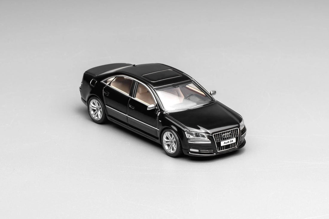 Motorhelix 1/64-Audi A8 (D3) Facelift 2008 (M68216)
