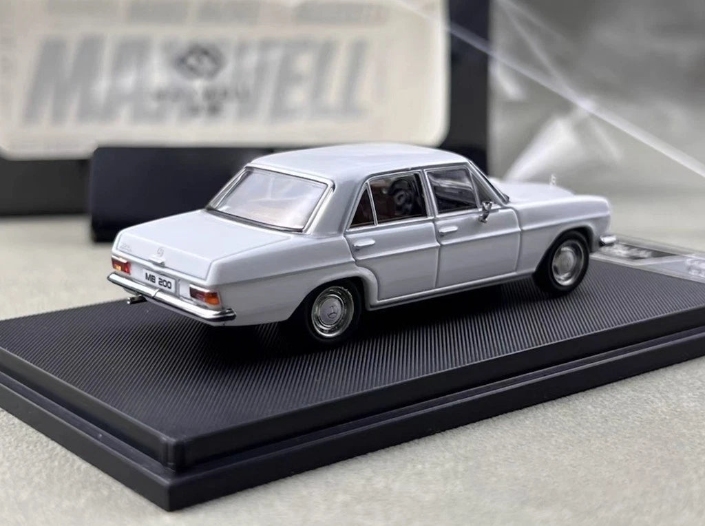 Maxwell Model 1:64-Mercedes-Benz 200 W114-Pearl White MW640029