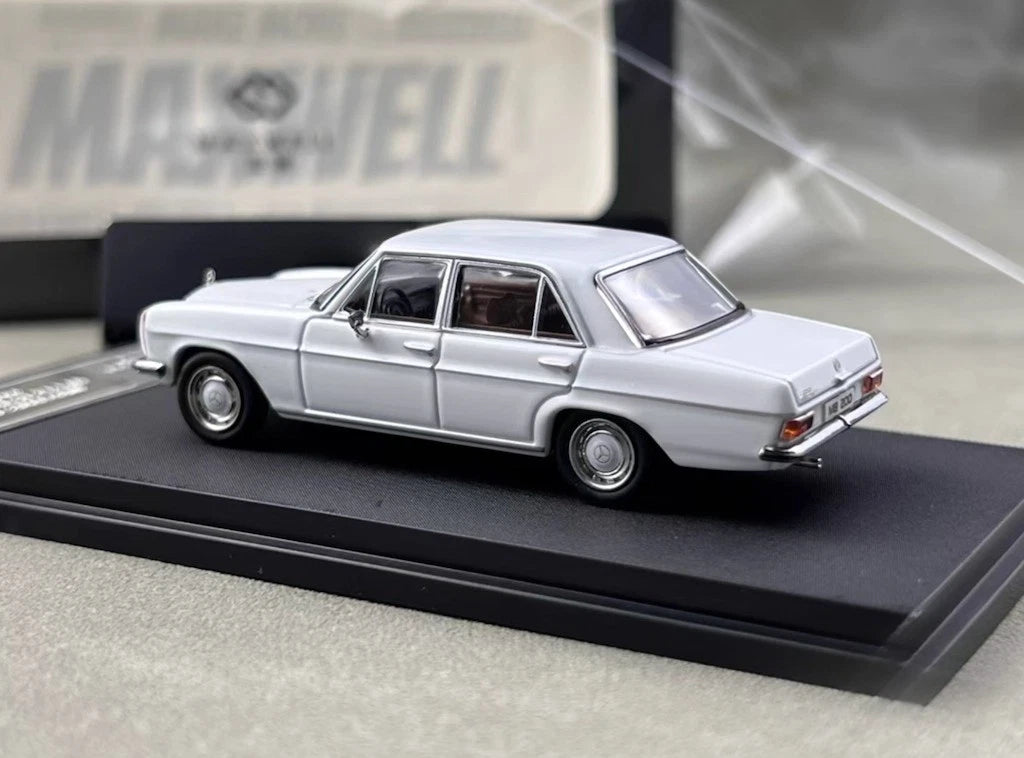 Maxwell Model 1:64-Mercedes-Benz 200 W114-Pearl White MW640029