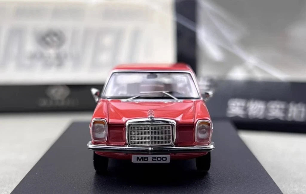 Maxwell Model 1:64-Mercedes-Benz 200 W114-Pearl Red MW640030
