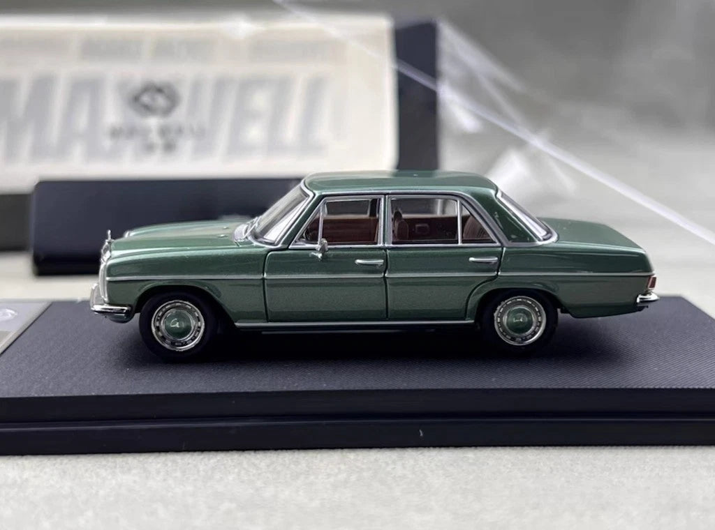 Maxwell Model 1:64-Mercedes-Benz 200 W114-Green MW640031